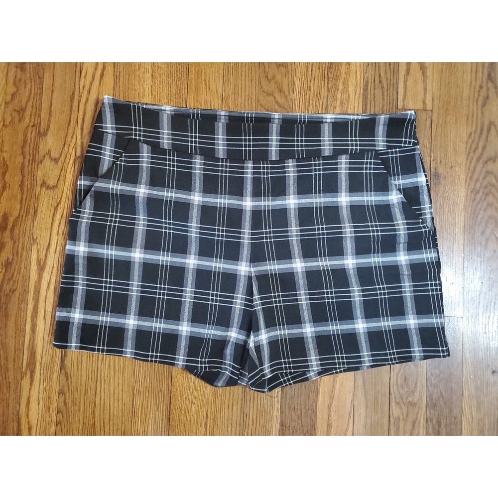 Time and Tru Womens XXL 20 Black White Plaid Hi rise Stretch Dress Shorts TT2210
